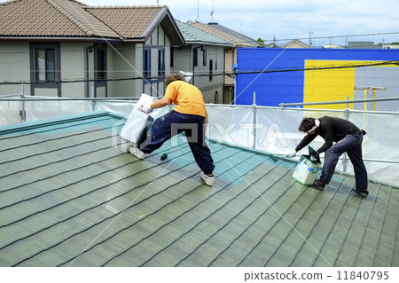 Repainting the roof Remodeling the roof of a detached house 11840795