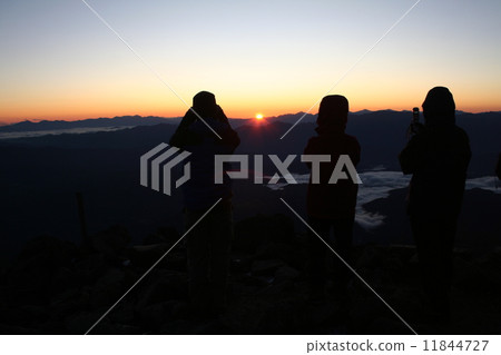 山中的發光 山中的發光 11844727