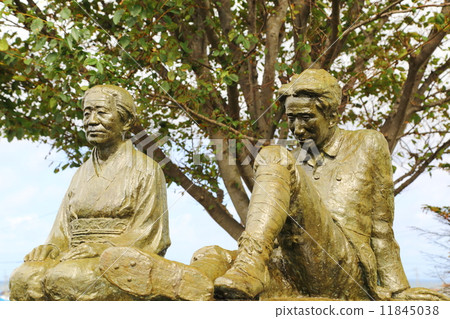 The statue of the novel "Tsugaru" (statues of Koshino Take and Dazai Osamu) The statue of the novel "Tsugaru" (statues of Koshino Take and Dazai Osamu) 11845038