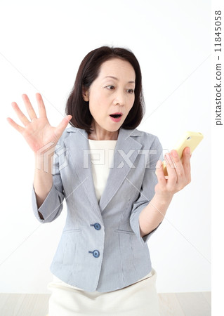 A woman surprised to see a smartphone 11845058