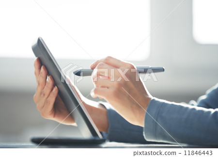 Working with digital tablet 11846443