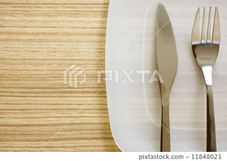 Plate and cutlery  11848021