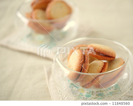 Lang de 's praline cream sand (sideways position) Lang de 's praline cream sand (sideways position) 11848560