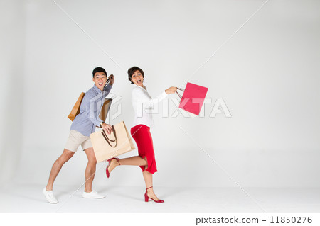 Couple Shopping Couple Shopping 11850276