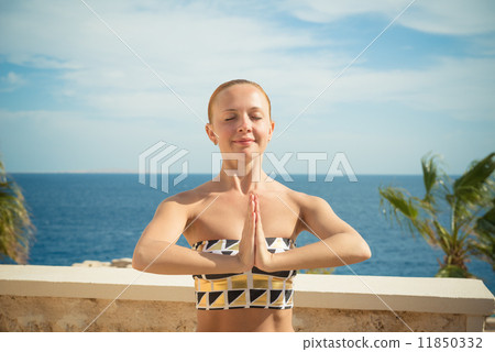 Beautiful woman practicing yoga 11850332