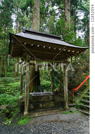 Rock Shinto shrine 11852054