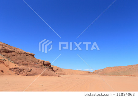 Sand beach on the way to Antelope Canyon (Upper) Sand beach on the way to Antelope Canyon (Upper) 11854068