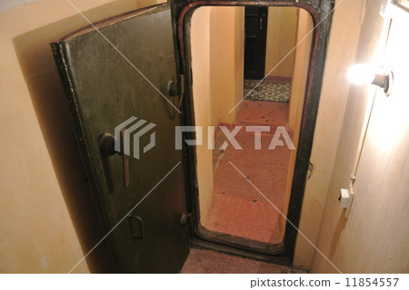 Iron door in the Thang Long ruins and air defense command room (Vietnam · Hanoi) 11854557