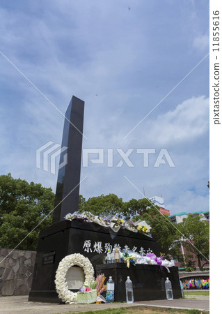 在震源地點公園的原子彈下落中心紀念碑 在震源地點公園的原子彈下落中心紀念碑 11855616