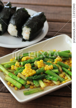 Hokkaido asparagus and corn stir-fried with butter and rice balls 11855940