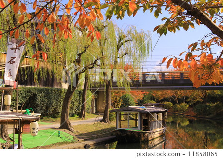 Fall of Fushimi hydrophobic (Kyoto) 11858065