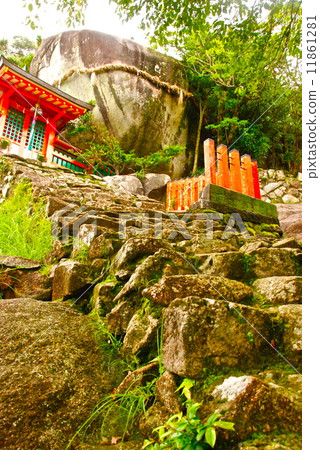 "Kotokura Rock" at Kamikurayama Mountain Top (Kamikura Shrine / Shingu City, Kamakura Wakayama Prefecture) "Kotokura Rock" at Kamikurayama Mountain Top (Kamikura Shrine / Shingu City, Kamakura Wakayama Prefecture) 11861281