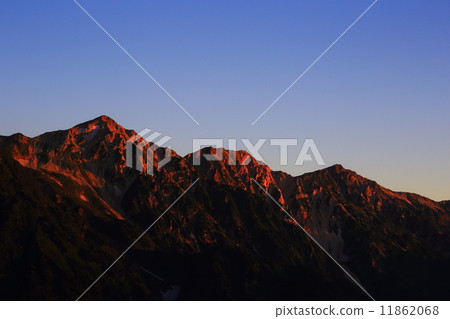 Hakuba Miyama在晨光中染色 11862068