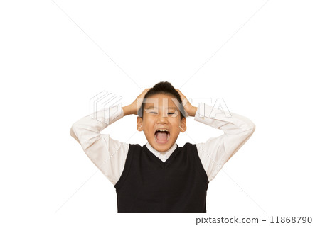 一個男孩抱著他的頭 11868790
