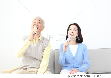 A couple doing karaoke 11871339