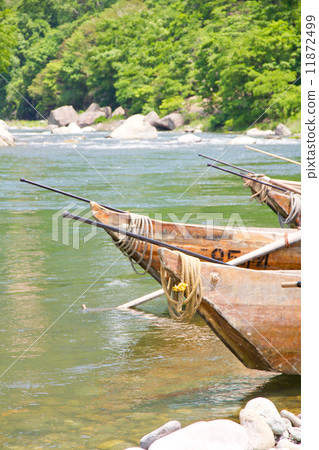 Kin木縣日本鬼怒川河上的船 11872499