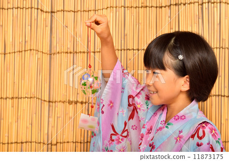 Yukata girl (Yoshida, wind chimes) Yukata girl (Yoshida, wind chimes) 11873175