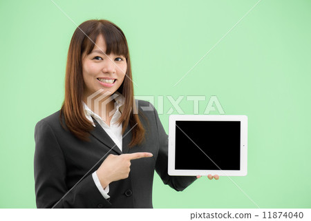 剪輯的姿勢材料使用chromakey - 工作在她的二十的女商人的圖像。 剪輯的姿勢材料使用chromakey - 工作在她的二十的女商人的圖像。 11874040