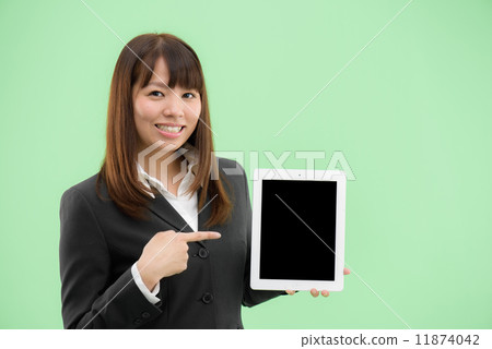 剪輯的姿勢材料使用chromakey - 工作在她的二十的女商人的圖像。 剪輯的姿勢材料使用chromakey - 工作在她的二十的女商人的圖像。 11874042