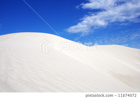 白色沙子和藍天 11874072