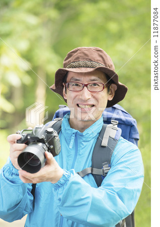 Men taking pictures 11877084