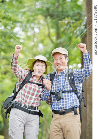 Senior couple who climbs 11878690