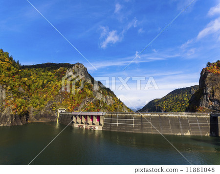 Fall of Toyohira (Dam · Horizontal) 11881048