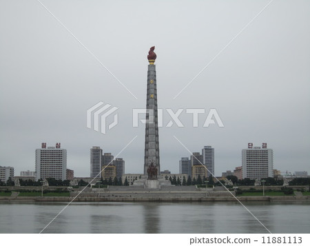 從另一邊看到的主題思維塔 11881113