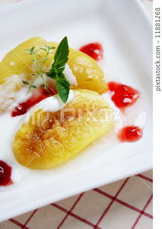 酸奶和草莓醬的蜜餞 酸奶和草莓醬的蜜餞 11881268