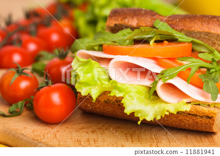 Wholegrain sandwich 11881941