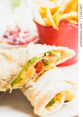 pita sandwich 11881965
