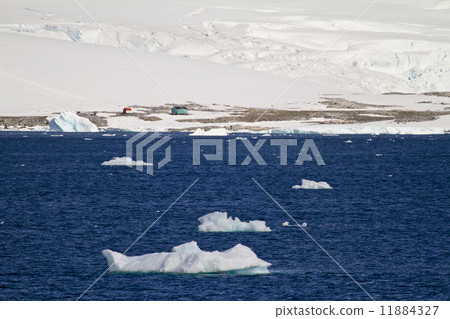 Antarctica - Beautiful Scenery 11884327