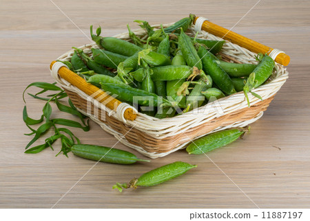 Green fresh peas 11887197