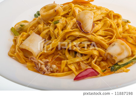 Fried noodles with calamari 11887198