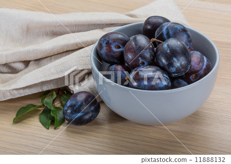 Ripe fresh plum Ripe fresh plum 11888132