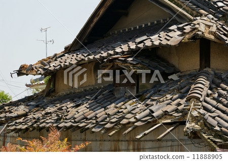 Roof of abandoned houses Roof of abandoned houses 11888905
