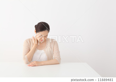 Middle aged woman whose condition is bad Middle aged woman whose condition is bad 11889481