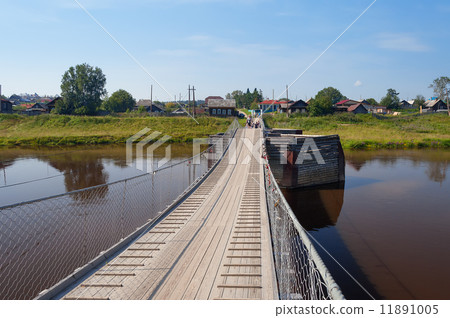 Old suspension bridge over the River Tura 11891005