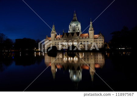 New town hall 11897567