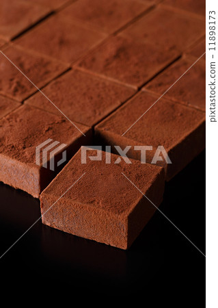 Raw chocolate (square) 11898173