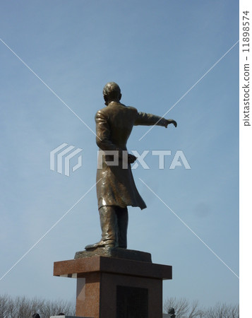 Dr. Clark's statue (Hokkaido) 11898574