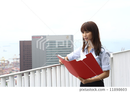 Asian business woman Asian business woman 11898603