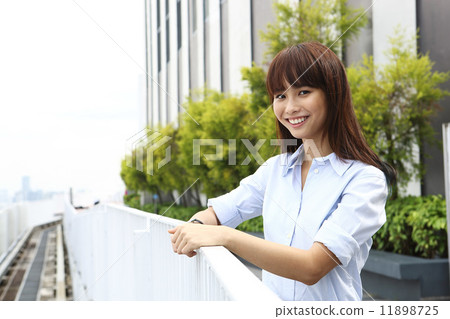 Asian business woman 11898725