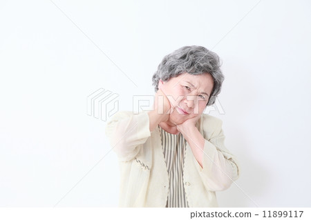 Senior women illness image 11899117