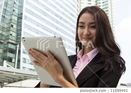 Businesswoman used tablet for search and work 11899491