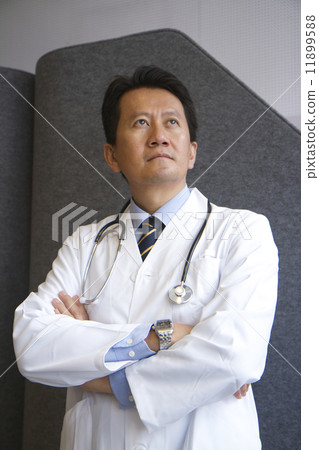 Confident Asian Doctor Confident Asian Doctor 11899588