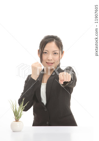 穿西裝的女人 11907605