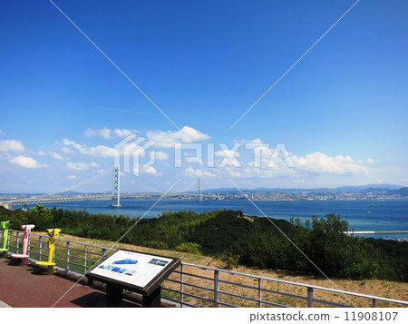 The longest Akashi Kaikyo Bridge in the world 11908107