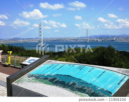 The longest Akashi Kaikyo Bridge in the world 11908108