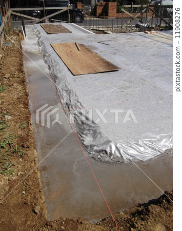 混凝土放置在房屋的基礎上 混凝土放置在房屋的基礎上 11908276